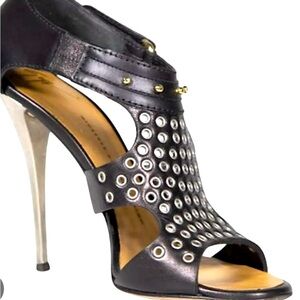 Giuseppe Zanotti heels in great condition.
